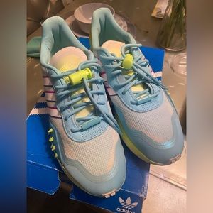Women Adidas Chiogo sneakers